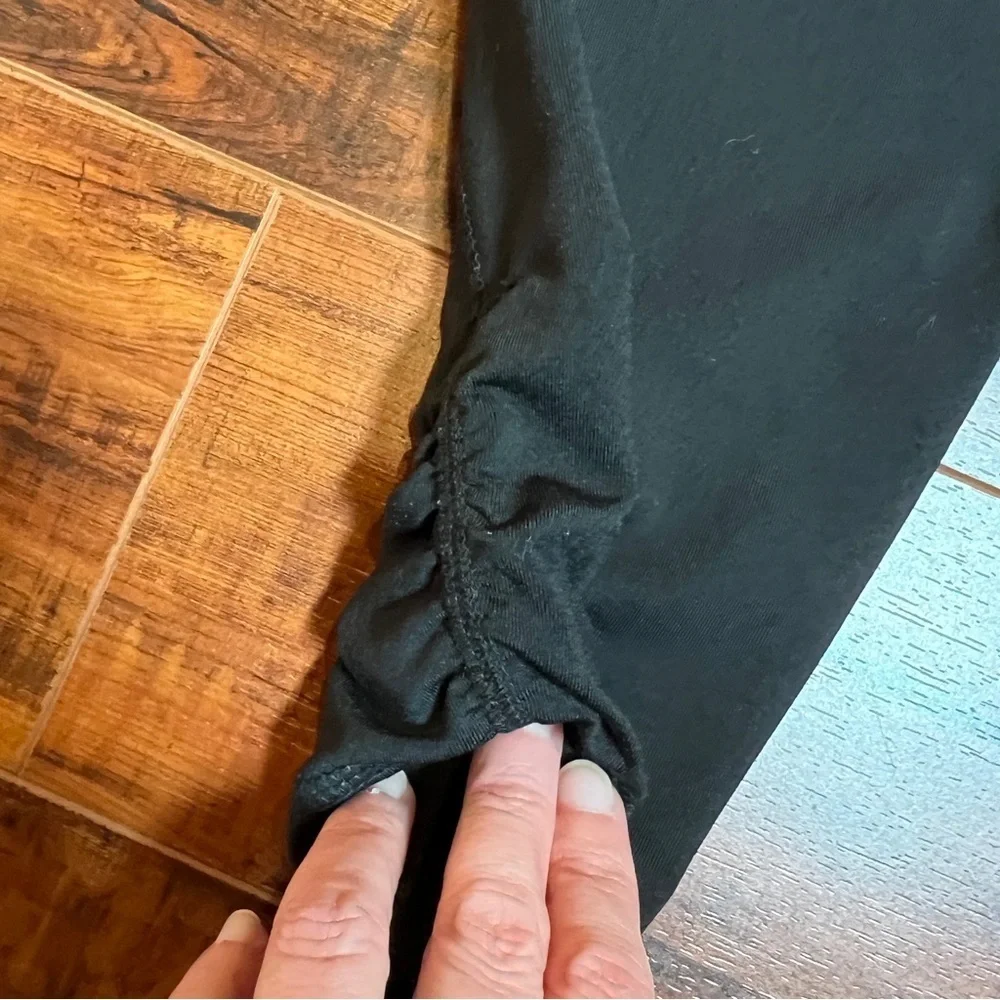 Old Navy S Black ruched waist and leg accented performance fit leggings